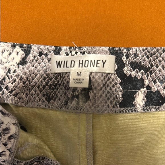 Snakeskin Print Mini Skirt Size M - Picture 2 of 4